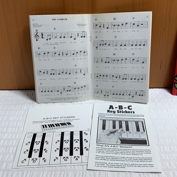 Keyboard Music Books - Beginner- Favourite Singalongs & Country Award Winners - Picture 6 of 12